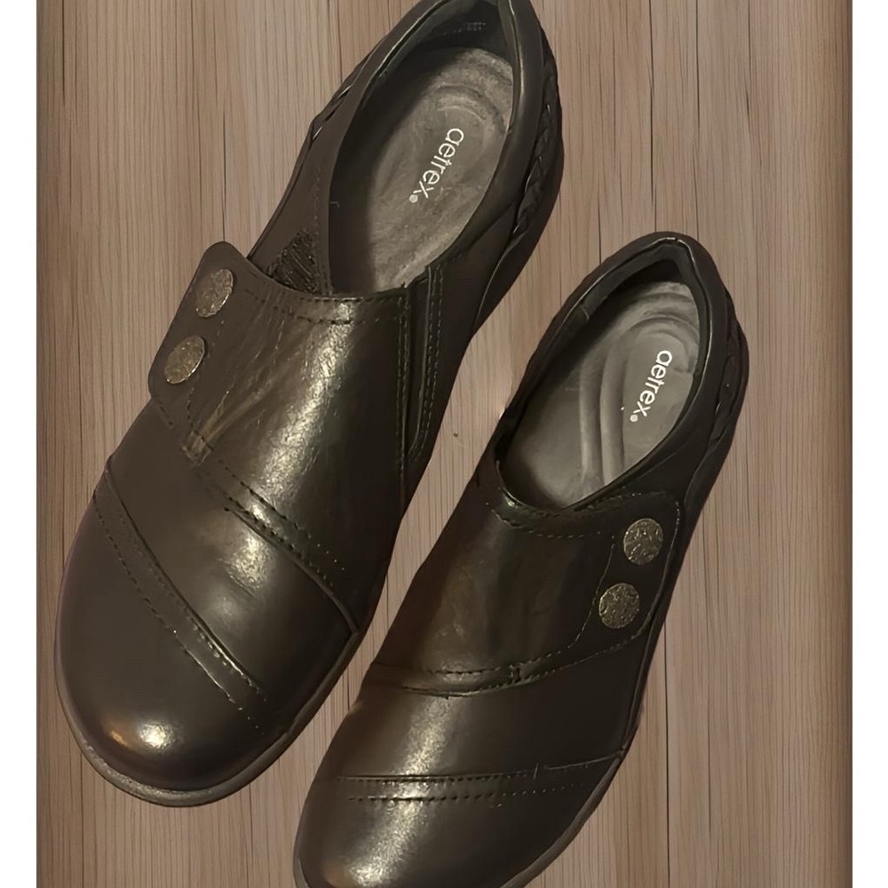 Aetrex Black Leather Loafers with Textured Finish